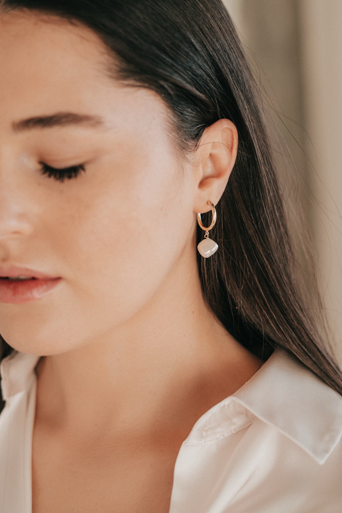 Gold 19 mm Huggie Hoops with Freshwater Baroque Pearl, detail