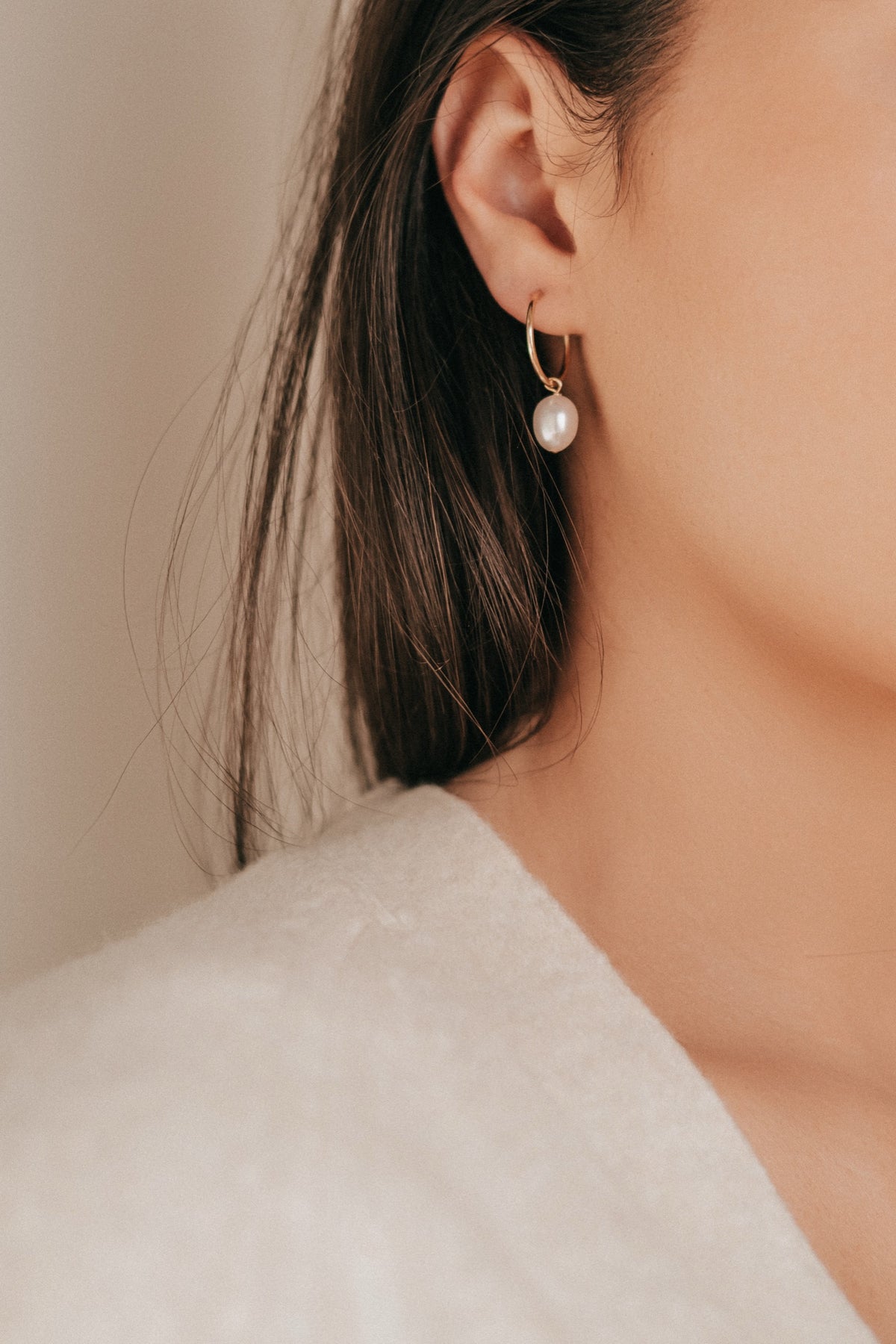 Round Pearl Endless Hoops, 12 mm, detail